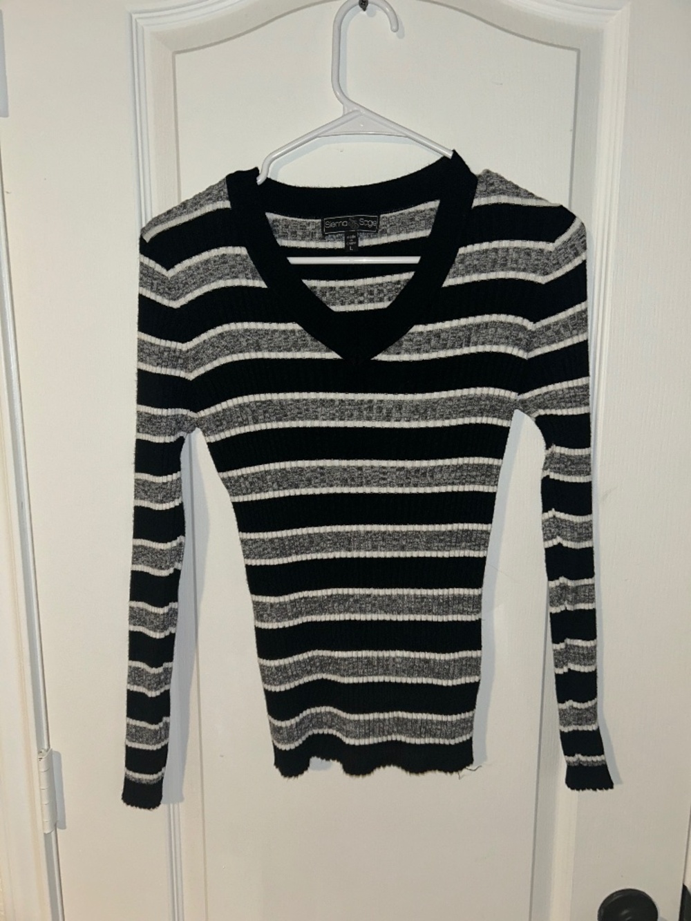 🖤 Sienna Sky Sage Ribbed Striped V-Neck Sweater Top Size Large